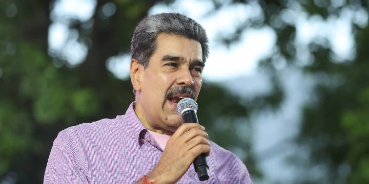 Nicolás Maduro exhibió un plan de defensa para Caracas y La Guaira y aseguró: “No lo hizo un experto, fue el pueblo empoderado”