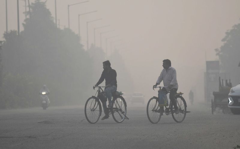 Dense smog clouds Ludhiana sky, triggers health concerns among residents