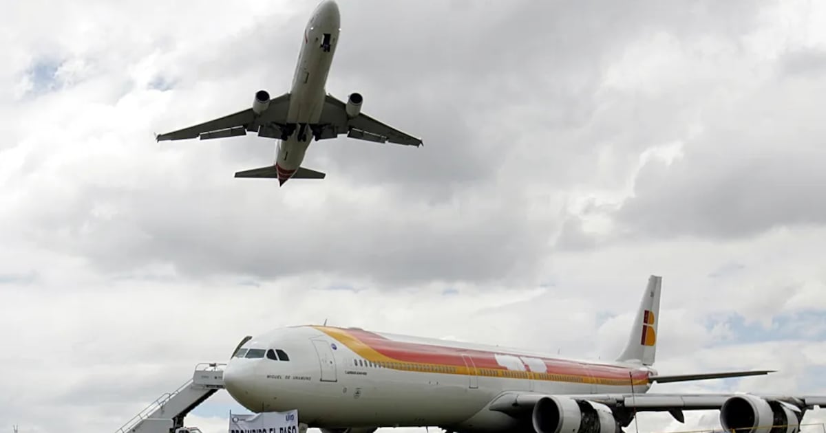 Tras alerta de Estados Unidos sobre “actividad militar”, aerolíneas cancelan decenas de vuelos a Venezuela