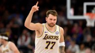 Lakers sufre ante Utah Jazz pero consigue cuarta victoria seguida