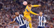 Rayados y Tigres reparten unidades en un intenso Clásico Regio que terminó con dos expulsiones