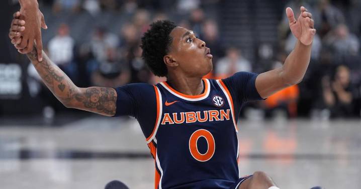 Pettiford scores 24 points to lead No. 21 Auburn past Oregon in the Players Era tourney