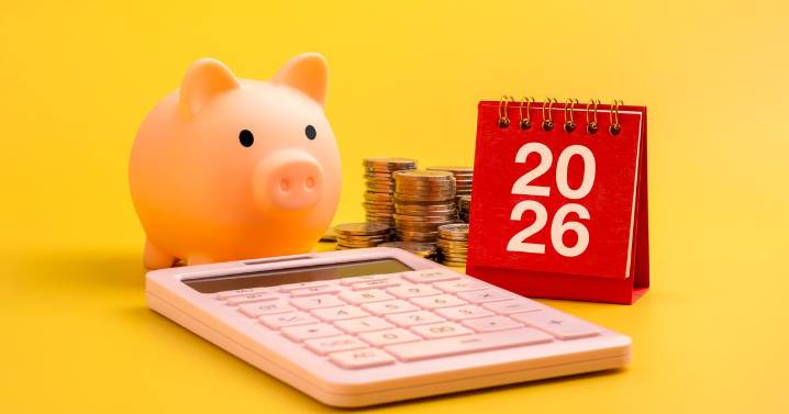 $10,000 CD vs. $10,000 high-yield savings account: Which will earn more in 2026?