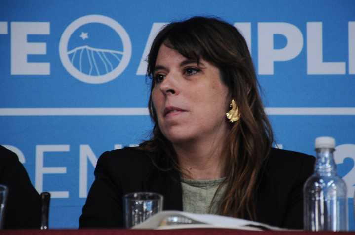 La carta de la presidenta del FA a la militancia: De “disputar” la segunda vuelta presidencial contra Kast a fortalecer el despliegue del partido
