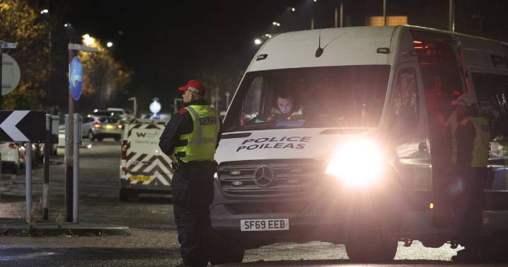 'Balaclava yobs taunt police' in Edinburgh as local buses diverted
