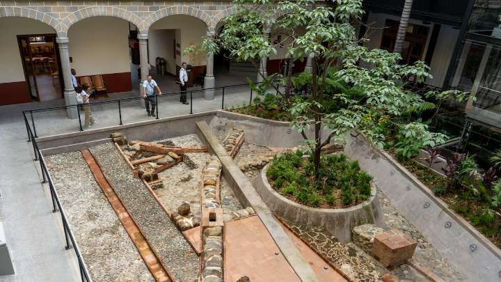 Descubren vestigios del acueducto más antiguo de Medellín durante restauración de importante edificio