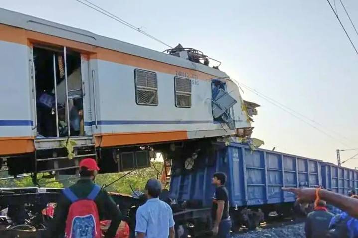 Choque de trenes deja al menos 7 muertos en el centro de India
