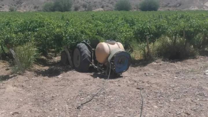 Un hombre quedó internado tras ser aplastado por su propio tractor en Albardón
