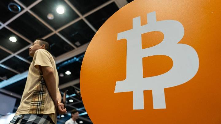 A $25-Billion Bitcoin Bet Is Fraying As Doubt Hits Big Buyers