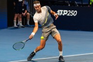 ¡Un puntazo de 34 golpes! Etcheverry, el último singlista argentino del año en el ATP Tour, se entrenó con Djokovic y ganó en Atenas