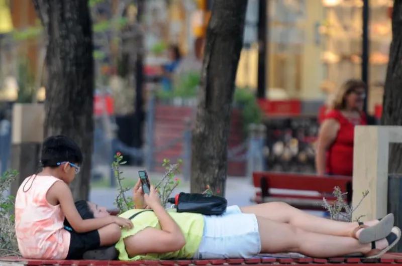 Sol radiante y temperaturas agradables: así estará el tiempo este domingo en Santiago