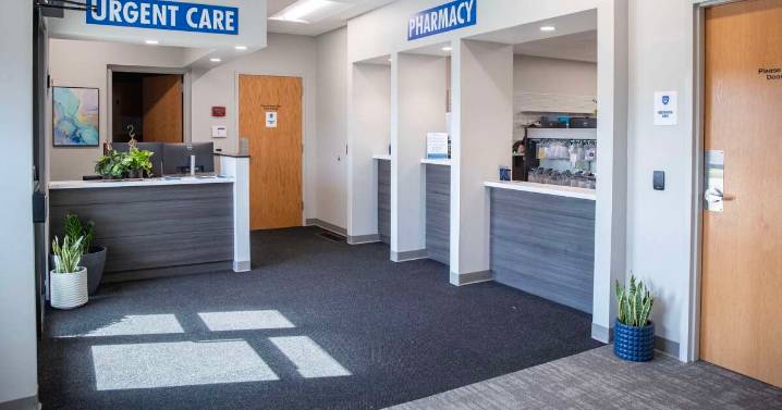 Eastern Iowa Health Center opens new walk