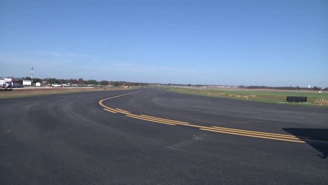 Plane reportedly runs off of runway near Bowling Green airport