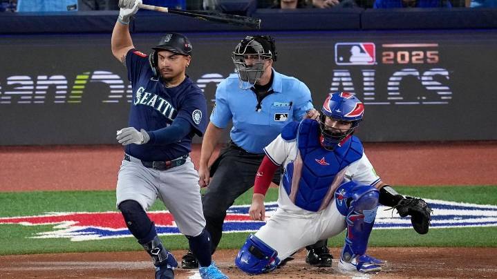 First baseman Josh Naylor finalizing 5-year contract with Seattle Mariners, AP source says