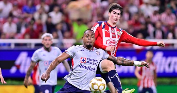 Chivas y Cruz Azul igualan a cero en la ida de los cuartos de final de la Liga MX; resumen y goles