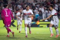 Tapia aprovecha grave error de Pulgar y aporta una asistencia en empate de São Paulo ante Flamengo