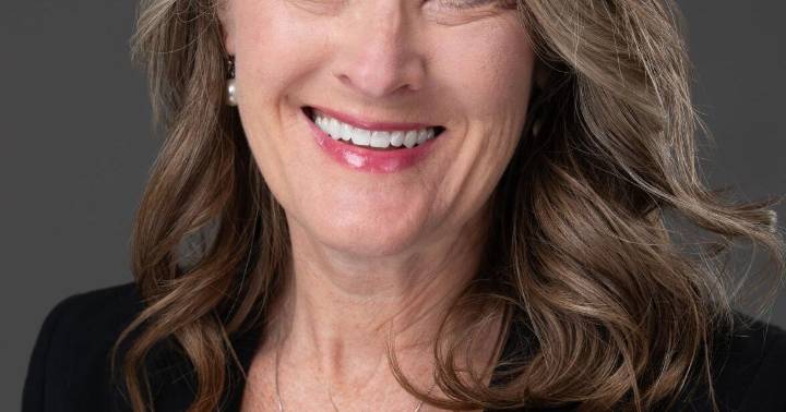 Almandinger joins University Advancement as director of alumni, donor Relations