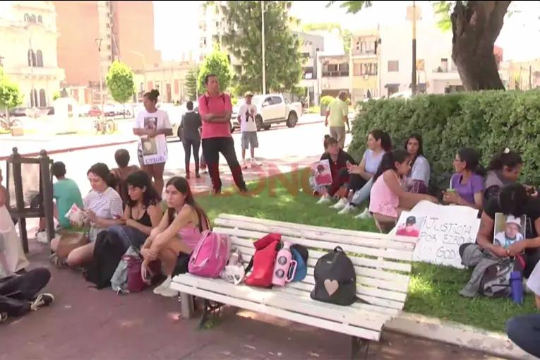 Mientras se desarrollan los alegatos, pidieron justicia por Gabriel Gusmán frente a Tribunales