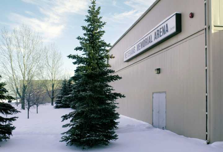 West Fargo Hockey Association offers to buy the Veterans Memorial Arena outright