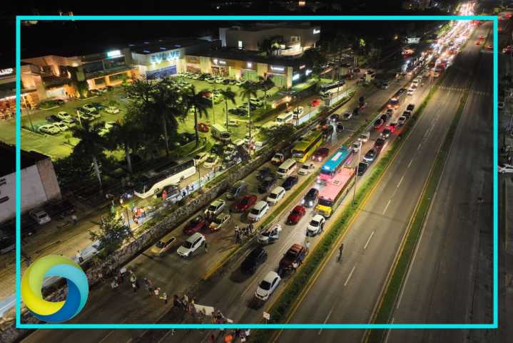 Bloquean carretera federal en entrada sur de Playa del Carmen, por detención de líder de invasión