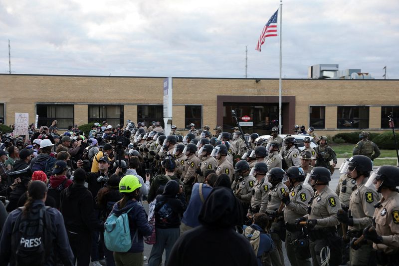 Federal judge in Chicago orders clean toilets, access to lawyers for immigration detainees