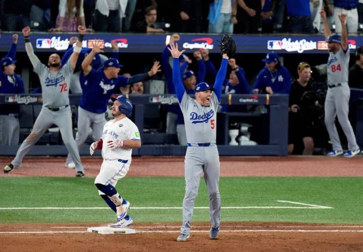 As champagne flows, Dodgers anointed 2026 World Series favorites