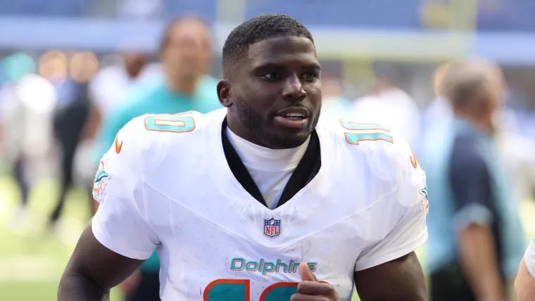 Dolphins' Tyreek Hill has hilarious reaction to former teammate signing with division rival Bills