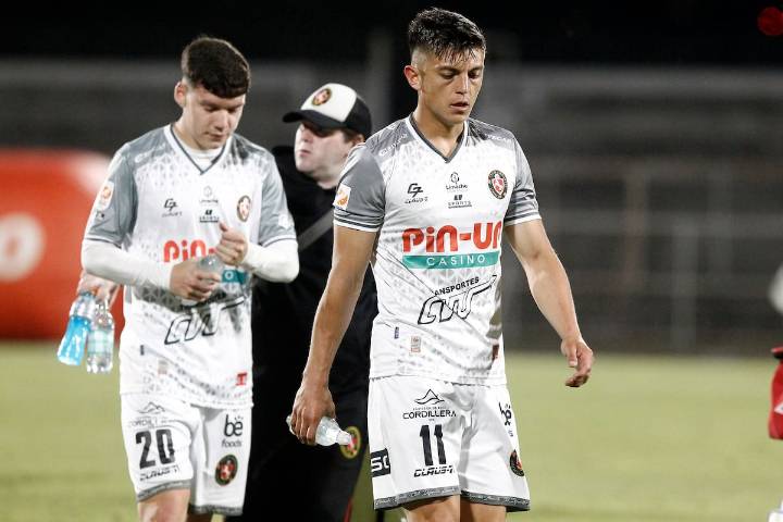 CMF sanciona a siete clubes por incumplimientos legales