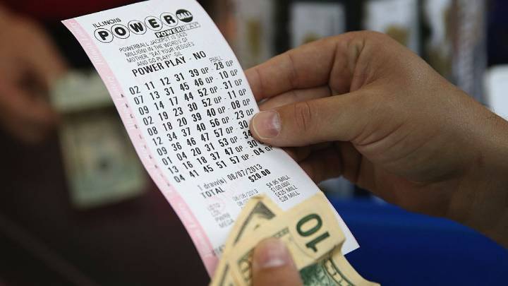 $1M Powerball ticket sold in Illinois as holiday jackpot grows