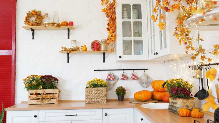 The Hilarious DIY Thanksgiving Garland You'll Want To Try In Your Home