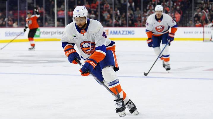 Islanders recall Long Island's Marshall Warren from AHL Bridgeport