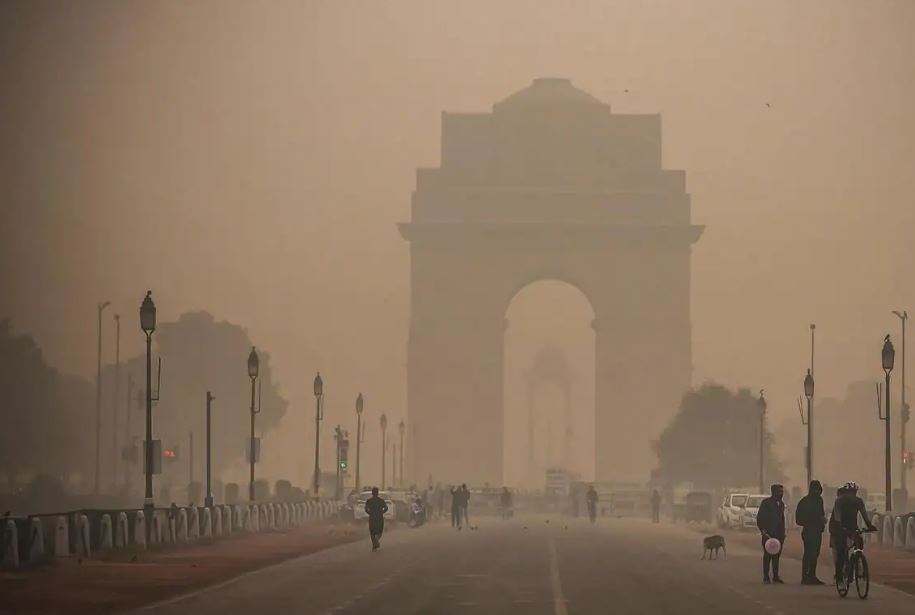 AQI hits 381 as Delhi continues to battle very poor air