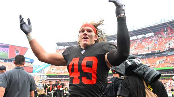 Carson Schwesinger talks about rehab from injury disrupting his season