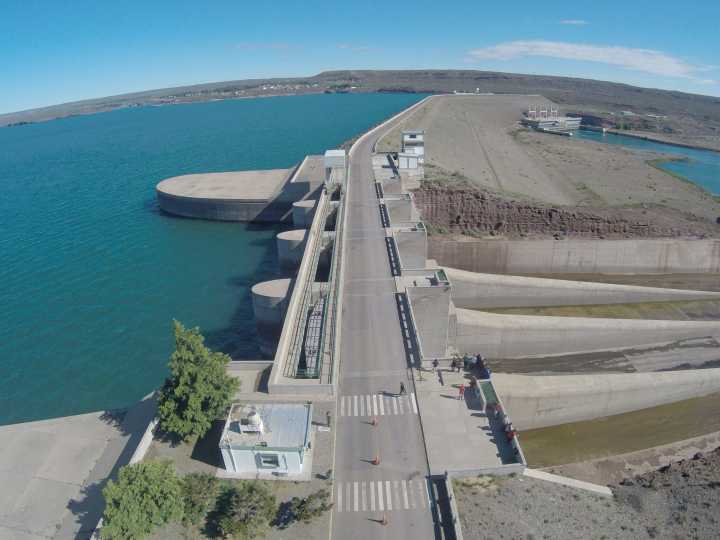 Privatizaciones hidroeléctricas: rechazan una oferta y mañana se conocerán los ganadores