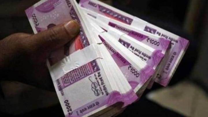EOW police officer demands bribe of Rs 2 crore, held while accepting Rs 46.5 lakh from lawyer