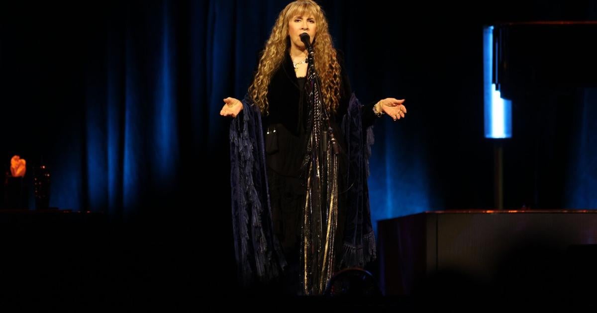 Stevie Nicks brings cautious stream of hits to Toronto