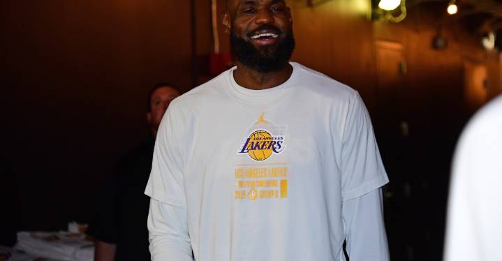 LeBron James, Marcus Smart out vs. Pelicans