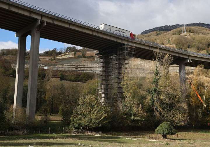 El Huerna del peaje: más obras y un año de argayo