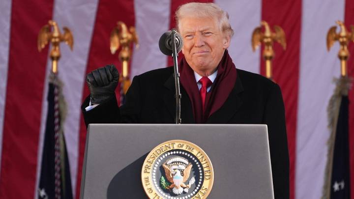 Trump marks Veterans Day at Arlington National Cemetery
