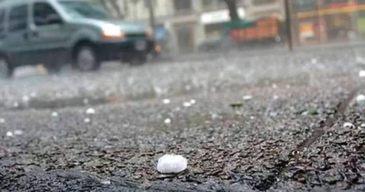 Lluvia, viento, tormenta eléctrica y granizo: varias provincias bajo alerta, una de ellas cerca de Río Negro