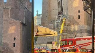 Una persona sigue atrapada tras el derrumbe de una torre medieval en Roma