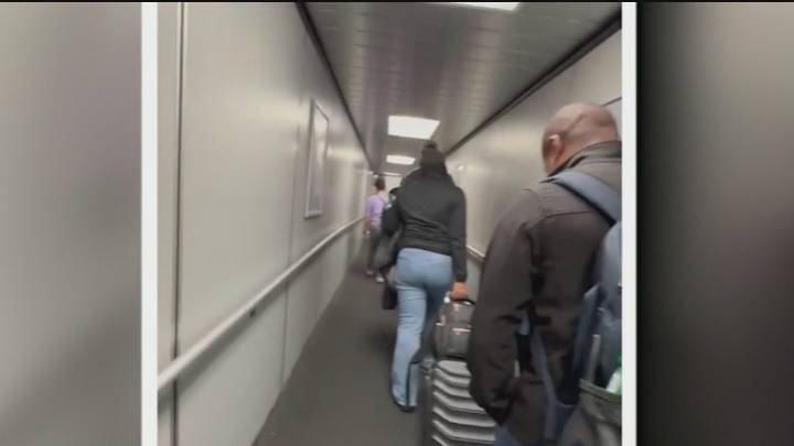 Loaded gun magazine on flight belonged to FBI agent, sources say