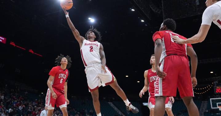 Aden Holloway scores 26 as Alabama routs UNLV 115