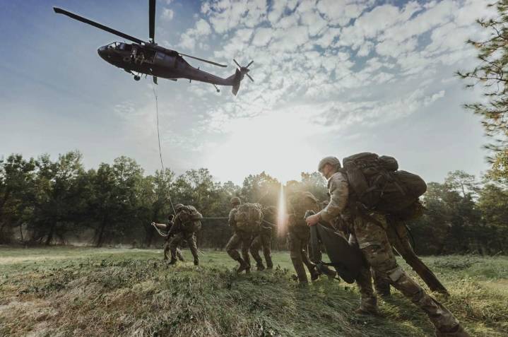 Trump ensaya plan para enviar tropas a México a combatir cárteles, según NBC