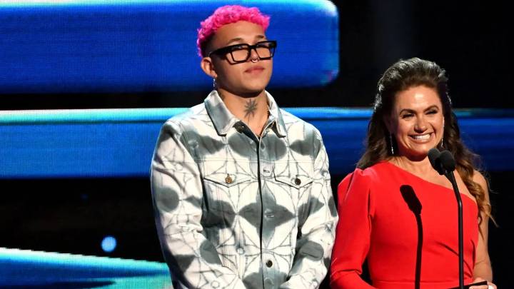 Rumores de romance: Beéle comparte foto junto a una modelo y causa revuelo en redes