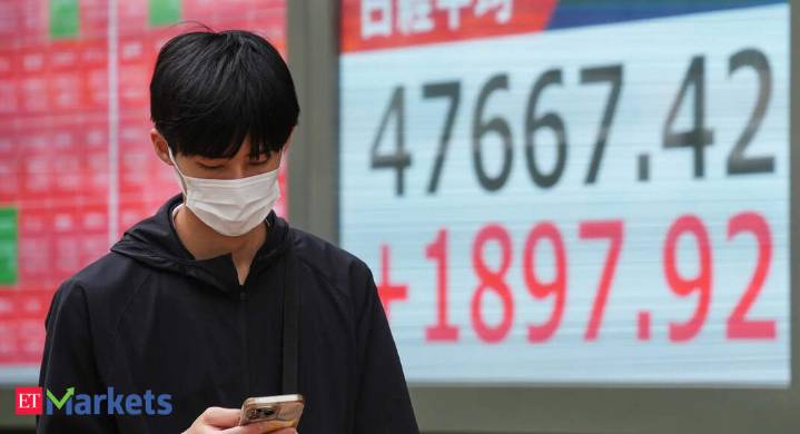 Insurers, foreign funds pull back, deepening turmoil in Japan’s debt market