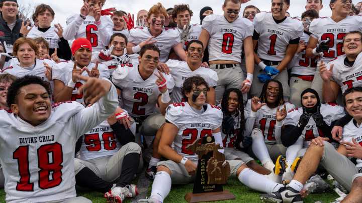 MHSAA football scores today, live updates from state semifinals