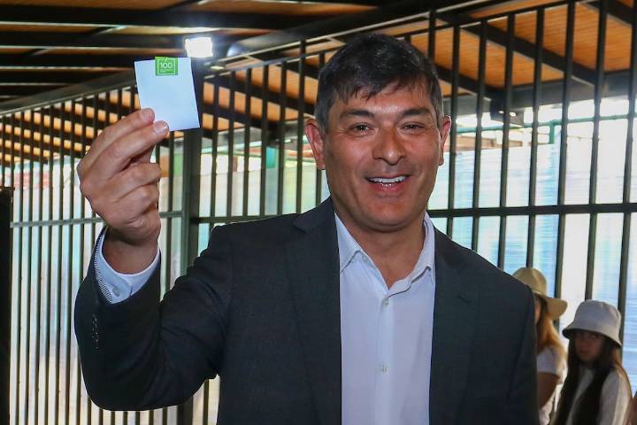 Estudio revela giro electoral tras voto obligatorio: participación sube en comunas más pobres