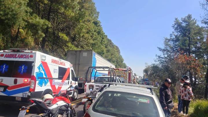 Explosión en Huixquilucan provoca cierre de la carretera Toluca