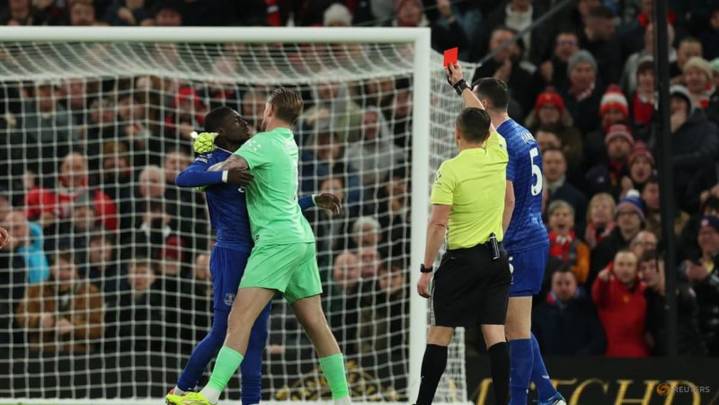 Everton's Gueye sent off for altercation with teammate Keane